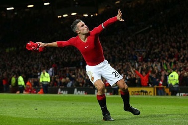 MU bất ngờ muốn “trói” Van Persie