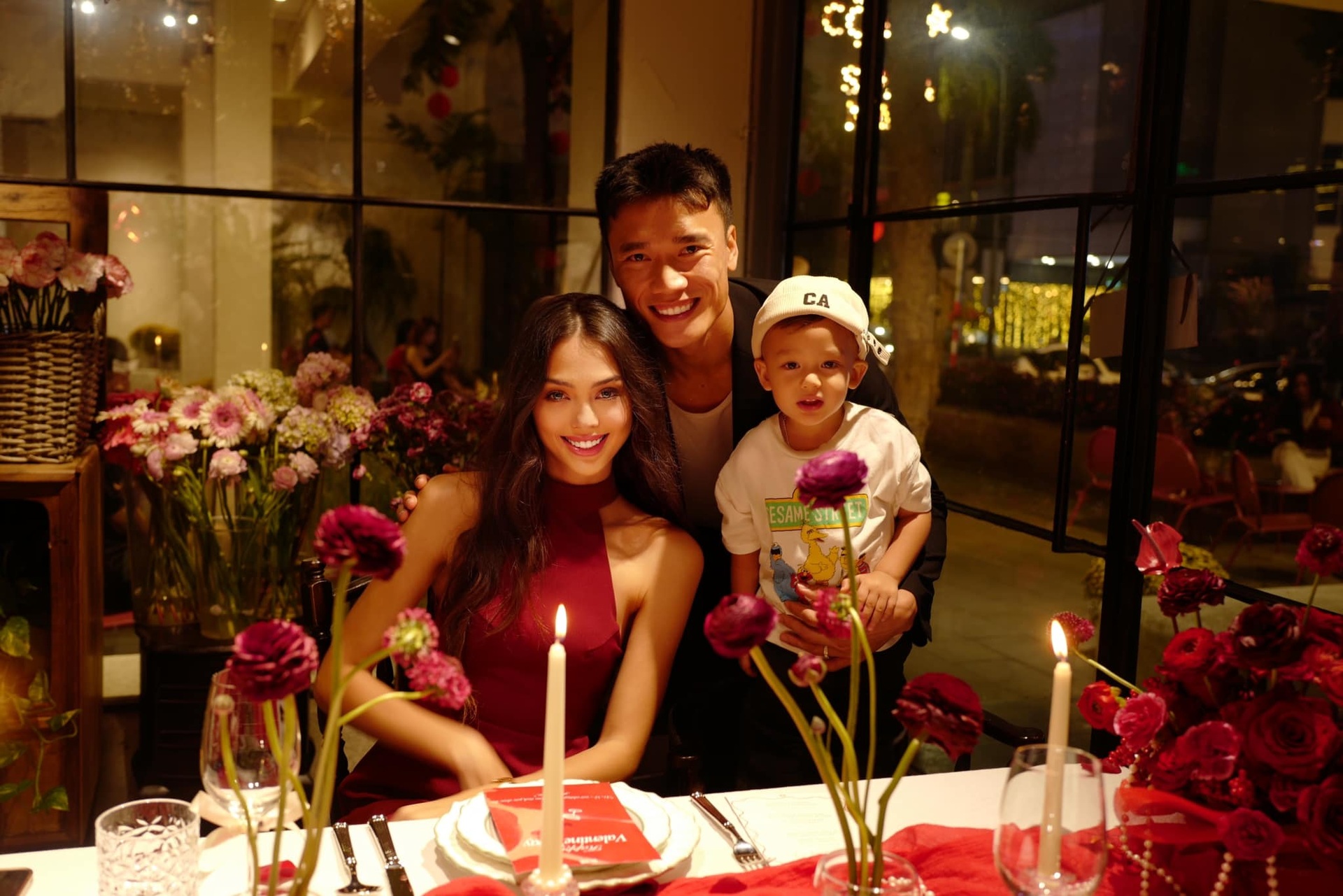 Vợ Tây của Bùi Tiến Dũng sau 4 năm kết hôn, sắc vóc mẹ một con gây chú ý - 15