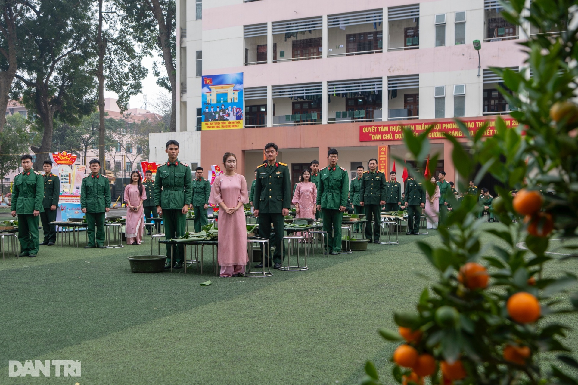 Chiến sĩ Lữ đoàn cận vệ trổ tài gói 4.000 nghìn chiếc bánh chưng đón Tết - 1 Chiến sĩ Lữ đoàn cận vệ trổ tài gói 4.000 nghìn chiếc bánh chưng đón Tết - 1