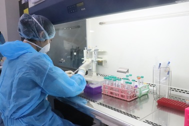 Hơn 54.000 người đang cách ly, Việt Nam ghi nhận 1.040 ca mắc Covid-19