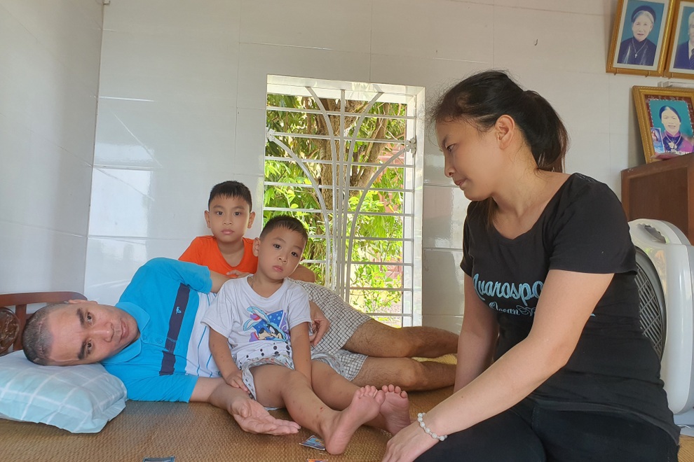 Người phụ nữ bất hạnh mưu sinh bên thùng rác, ngặt nghèo giấc mơ cứu chồng - 6 Người phụ nữ bất hạnh mưu sinh bên thùng rác, ngặt nghèo giấc mơ cứu chồng - 6