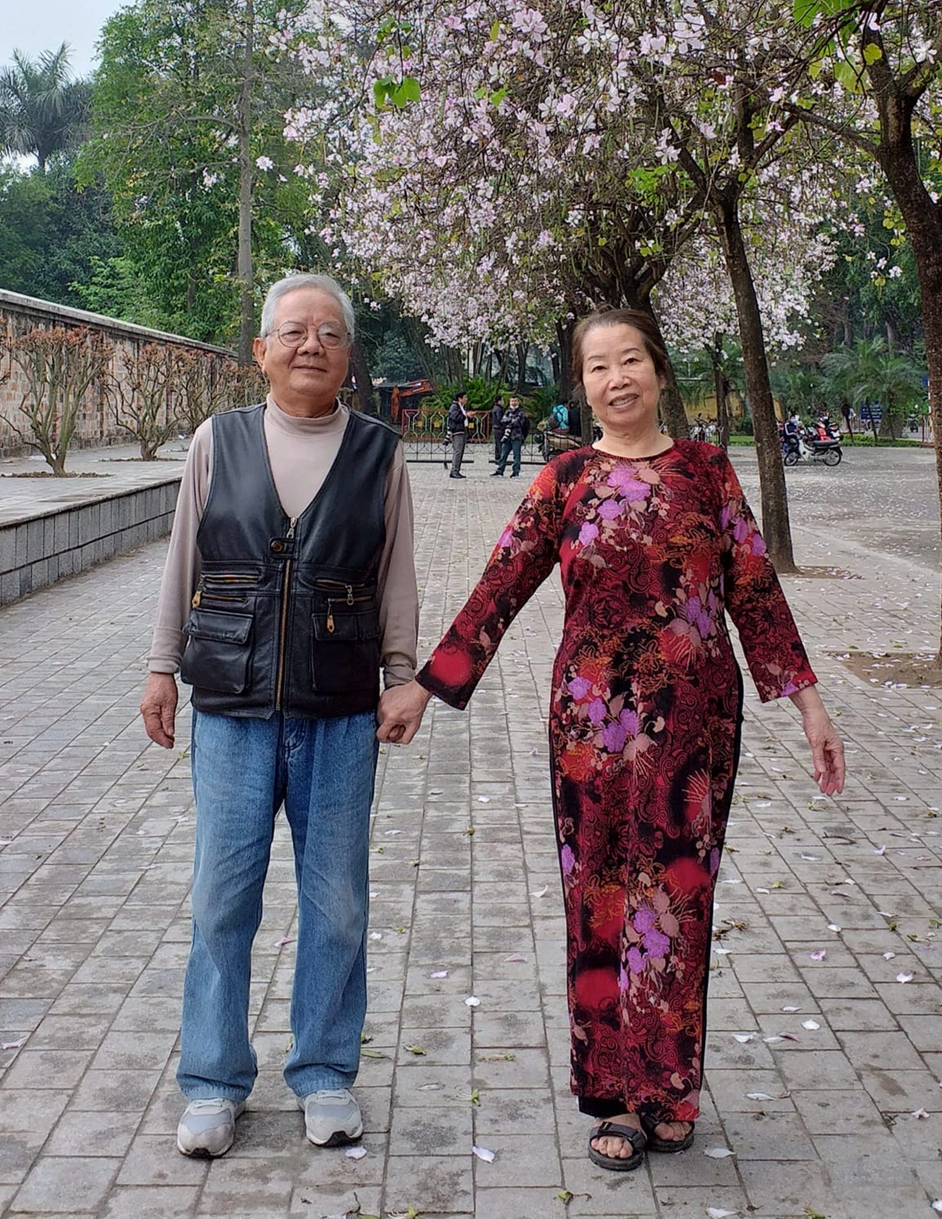 Chuyện tình ông 85 tuổi, bà 80 tuổi ở Hà Nội quen nhau qua ứng dụng hẹn hò - 15 Chuyện tình ông 85 tuổi, bà 80 tuổi ở Hà Nội quen nhau qua ứng dụng hẹn hò - 15