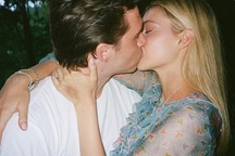 Brooklyn Beckham và con gái tỷ phú ký hợp đồng hôn nhân