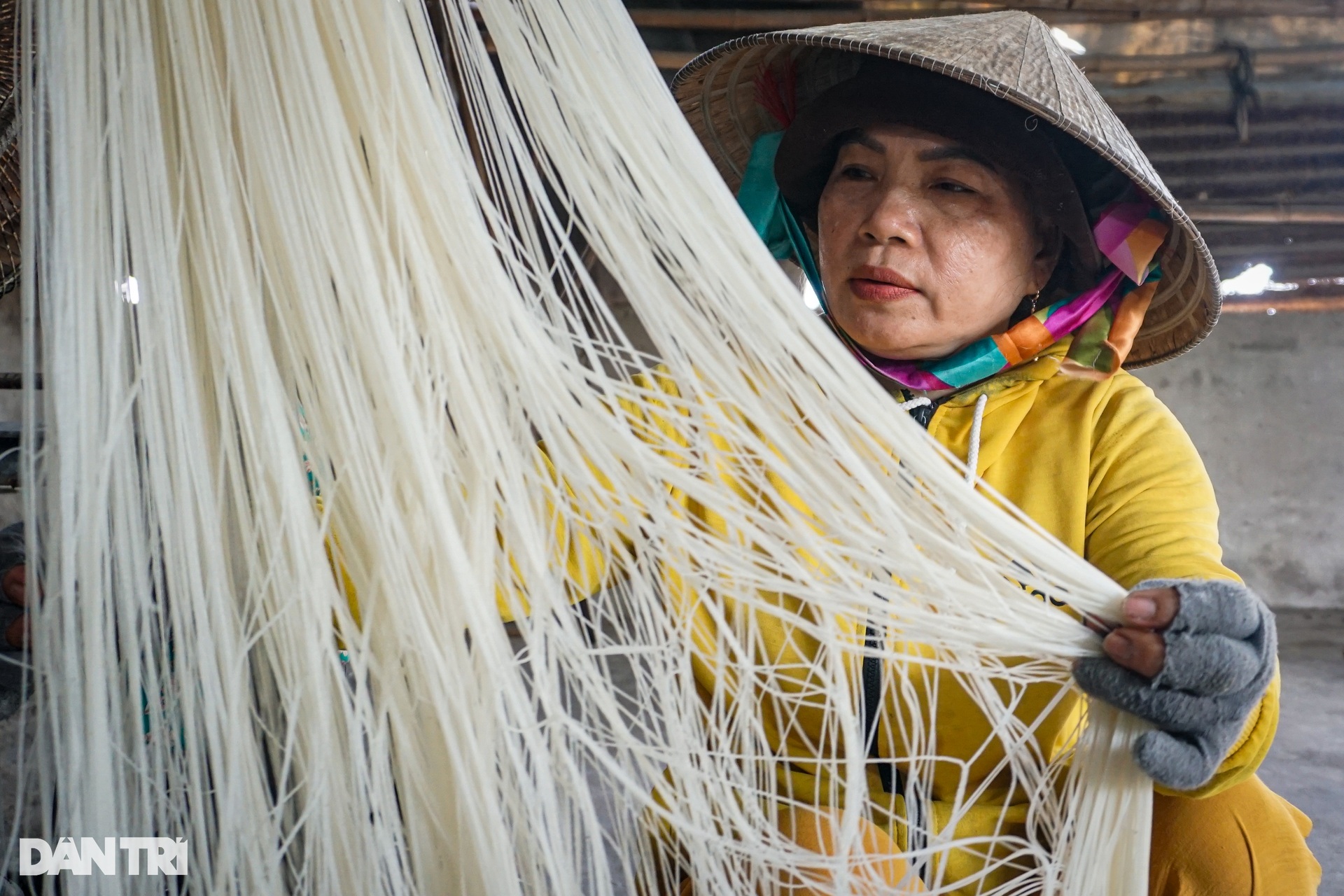 Nghề cày ngày cày đêm, ép hạt gạo nhả ra sợi vàng - 6