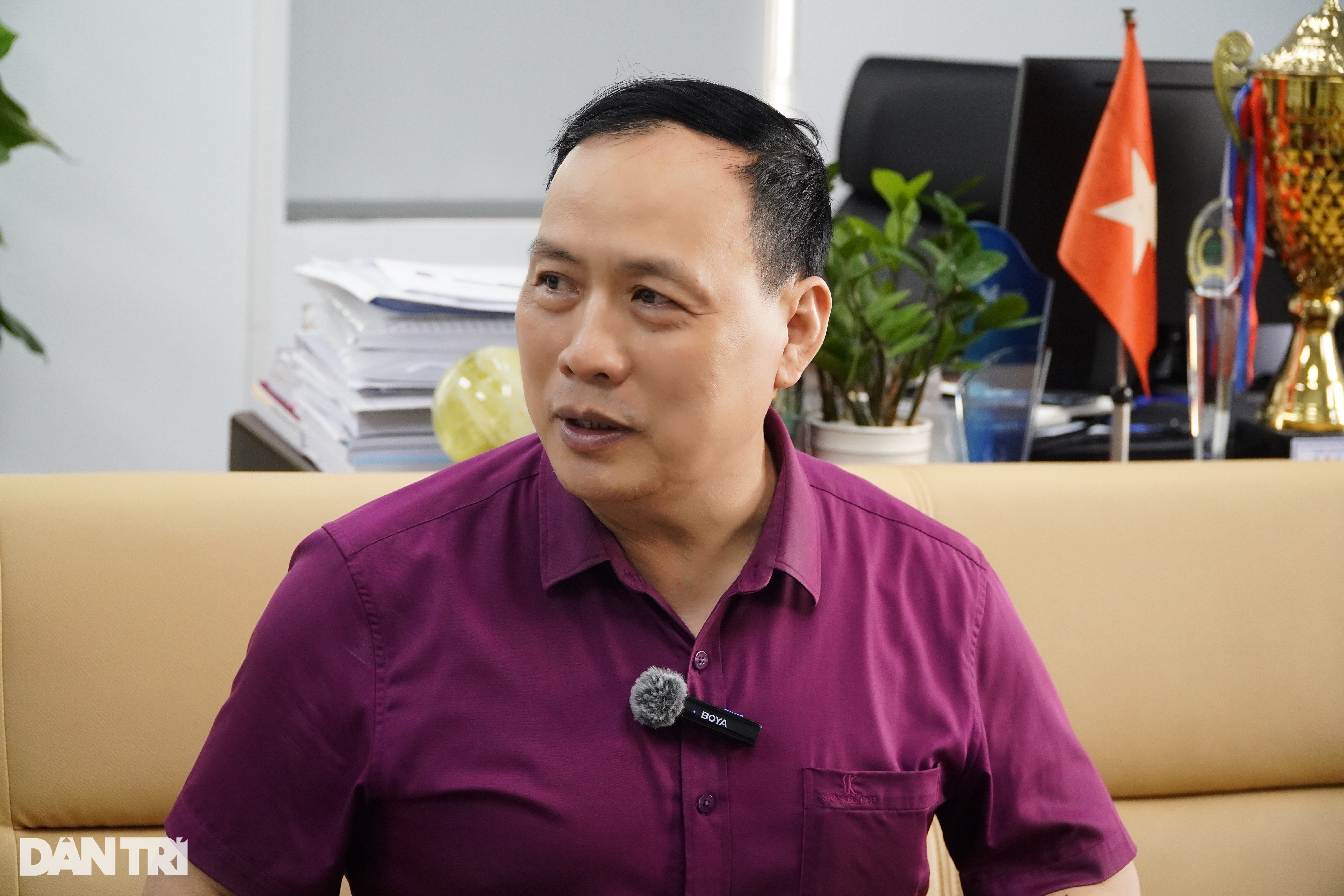 Tiến sĩ khoa học Nguyễn Đình Đức trò chuyện với phóng viên Dân trí (Ảnh: Trần Vi).
