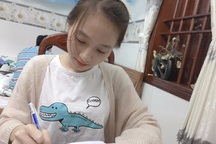 Nữ sinh bị liệt hai chân chinh phục ước mơ vào đại học