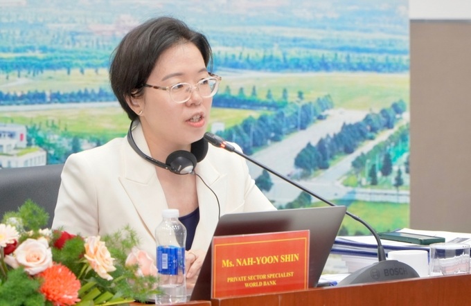 Bà Nah Yoon Shin – Chuyên gia trong lĩnh vực tư nhân của Ngân hàng Thế giới thông tin về nghiên cứu KCN sinh thái của WB tại Bình Dương phát biểu tại hội thảo.