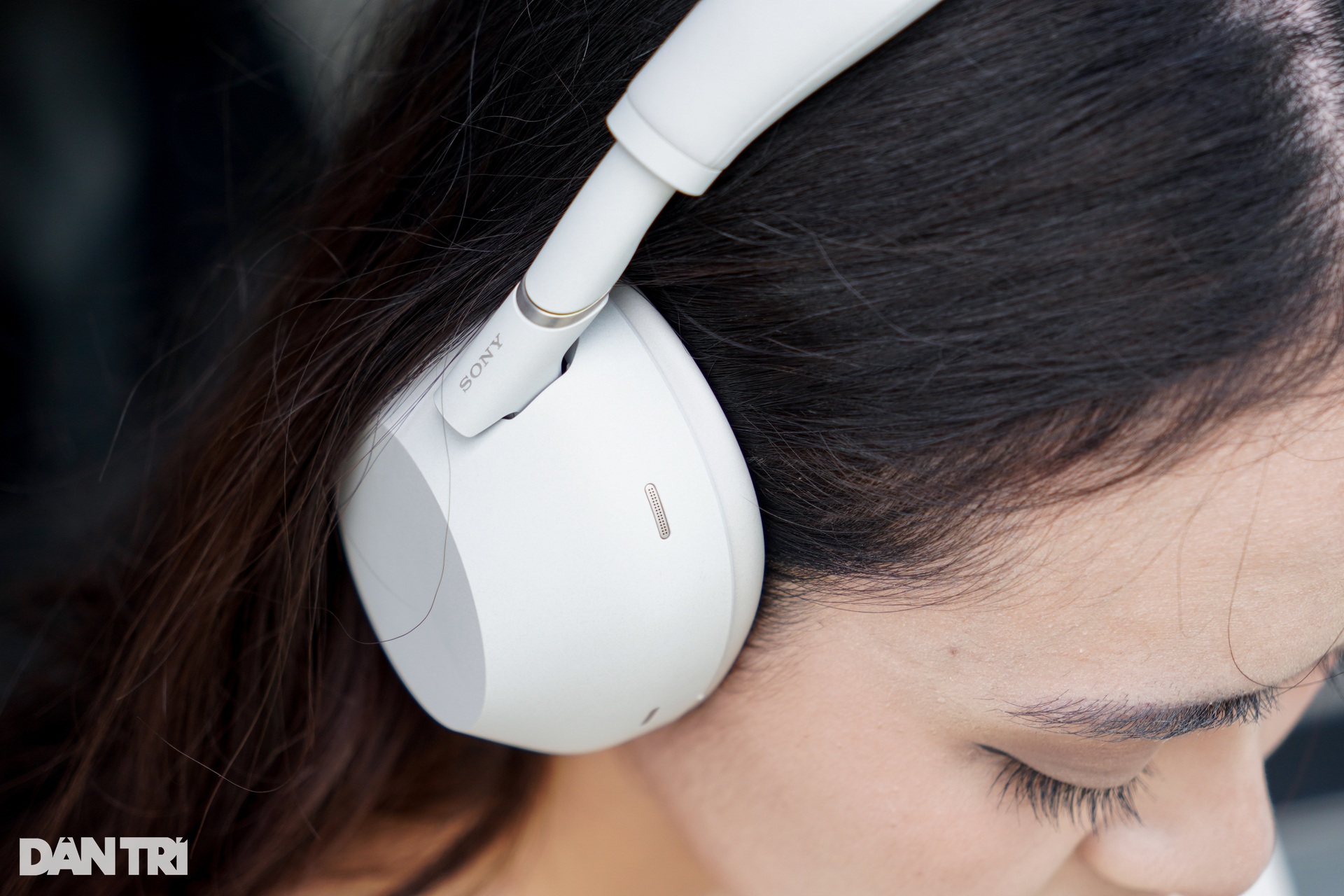 Trải nghiệm Sony WH-1000XM6: Đối thủ của Apple AirPods Max - 6