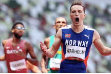 Nhà vô địch xé áo ăn mừng sau khi phá kỷ lục thế giới và Olympic