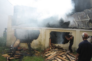 Đà Nẵng: Cháy dữ dội một xưởng gỗ