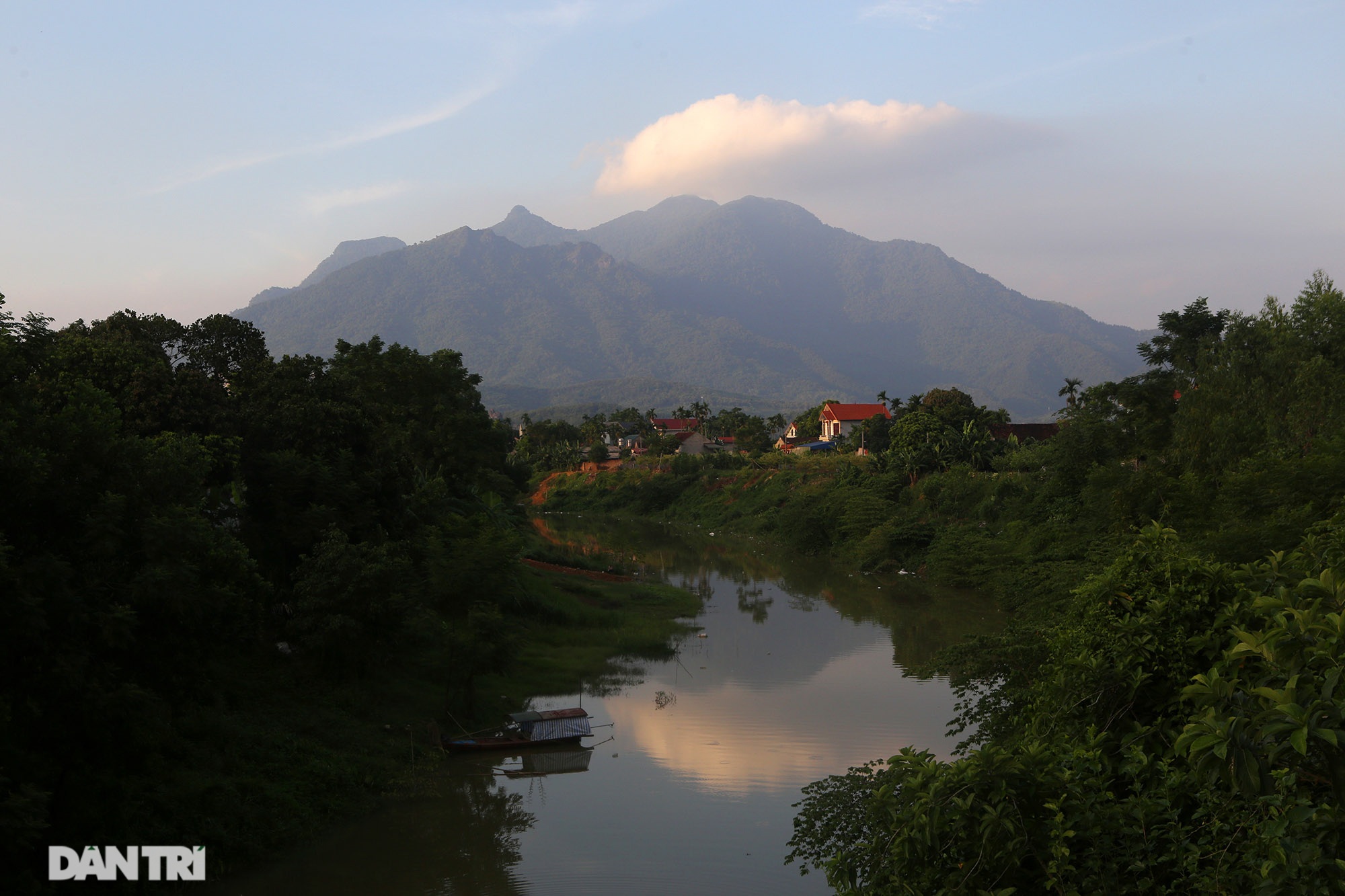 Núi thiêng gần Hà Nội đẹp mê mải nhìn từ muôn phương tám hướng - 14 Núi thiêng gần Hà Nội đẹp mê mải nhìn từ muôn phương tám hướng - 14