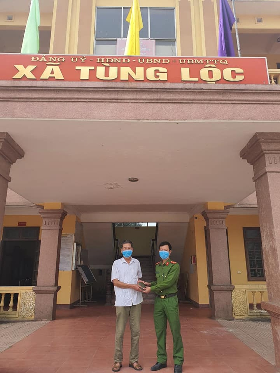 Nam sinh Hà Tĩnh nhặt được hơn 10 triệu đồng, tìm trả người đánh mất - 2 Nam sinh Hà Tĩnh nhặt được hơn 10 triệu đồng, tìm trả người đánh mất - 2