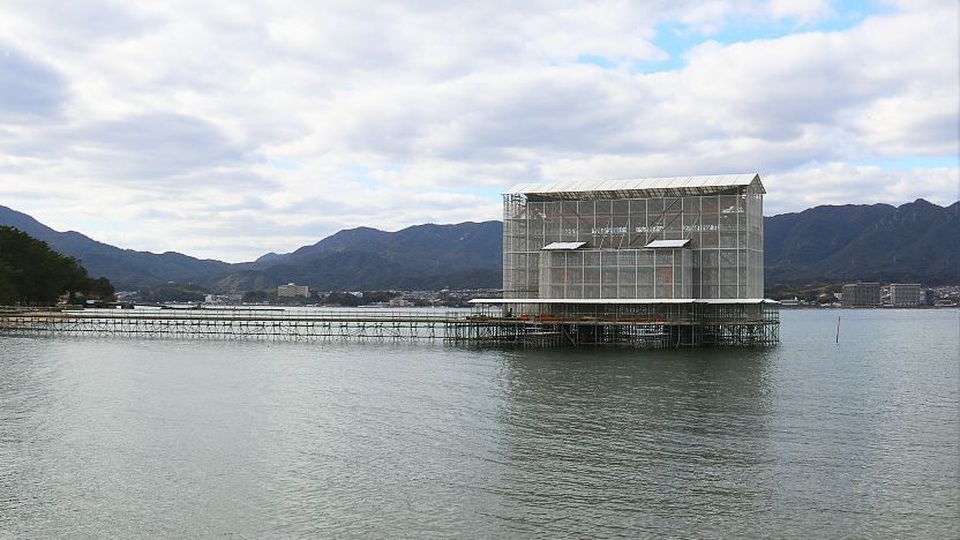 Ngôi đền danh tiếng với cổng torii nổi độc nhất vô nhị - 2