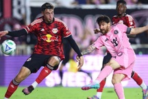 Đập tan nỗi buồn, Lionel Messi ghi bàn đẹp mắt, lập kỷ lục ở tuổi 38