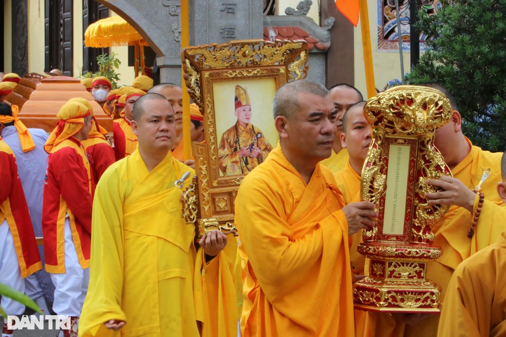 Tăng ni, phật tử tham dự lễ an táng Hòa thượng Thích Huệ Trí - 3 Tăng ni, phật tử tham dự lễ an táng Hòa thượng Thích Huệ Trí - 3