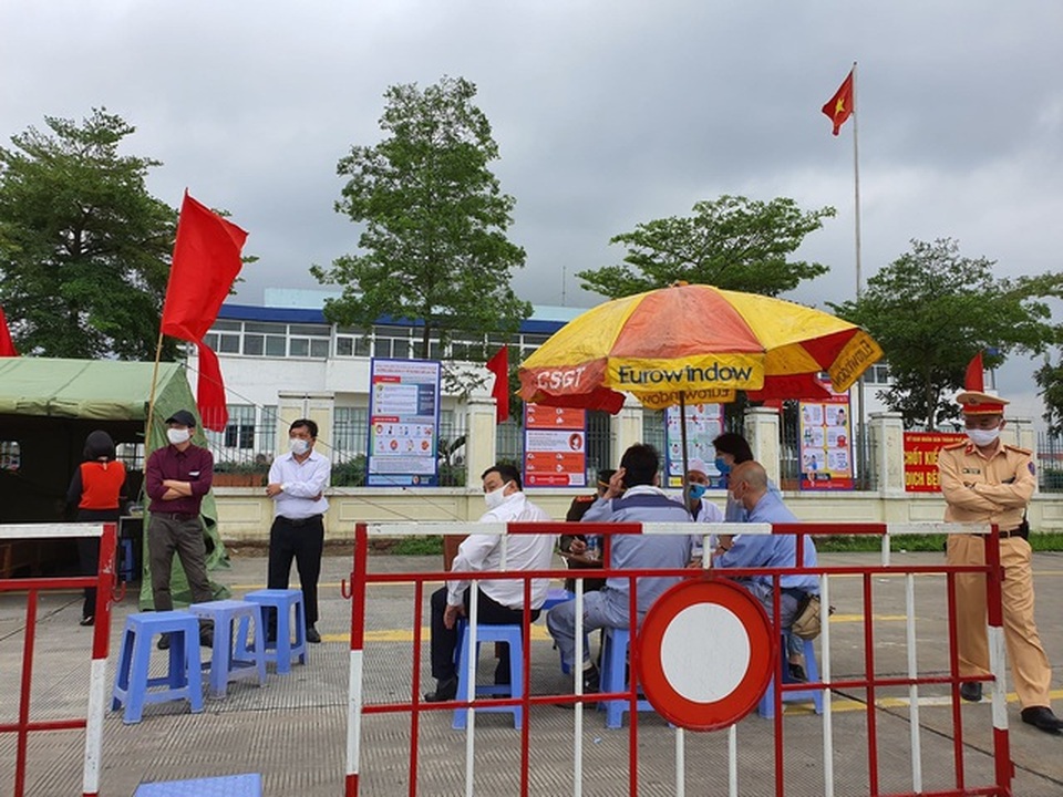 Lập 8 chốt, đóng cửa đường mòn, lối tắt kết nối với 2 tỉnh giáp ranh - 1 Lập 8 chốt, đóng cửa đường mòn, lối tắt kết nối với 2 tỉnh giáp ranh - 1