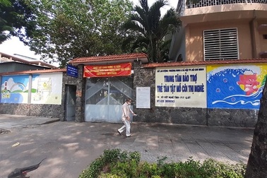 Cán bộ trung tâm bảo trợ trẻ em chia nhau 760 triệu đồng tiền từ thiện