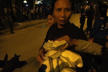 Bữa cơm đặc biệt trước nhà Đại tướng đêm qua