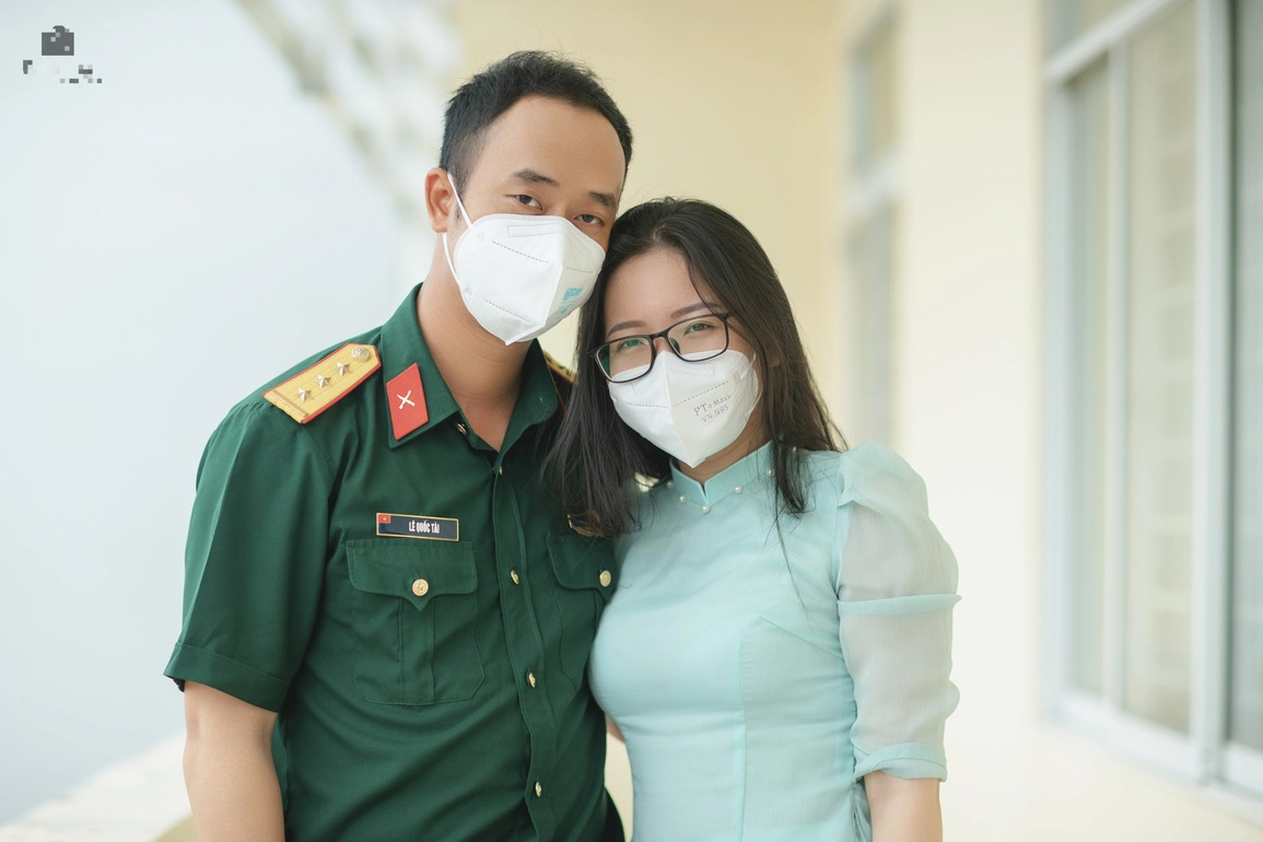 Anh bộ đội vào TP.HCM chống dịch rước luôn cô tình nguyện xinh đẹp làm vợ - 2 Anh bộ đội vào TP.HCM chống dịch rước luôn cô tình nguyện xinh đẹp làm vợ - 2