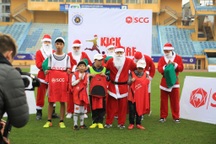 Chương trình Đá bóng và Chia sẻ thắp sáng ước mơ tài năng bóng đá trẻ