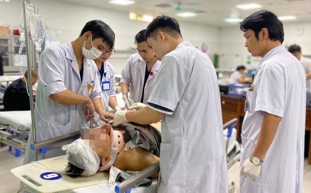 Thẻ BHYT có thể khám chữa bệnh tại bất cứ viện nào: Cảnh báo nhiều hệ lụy - 2 Thẻ BHYT có thể khám chữa bệnh tại bất cứ viện nào: Cảnh báo nhiều hệ lụy - 2