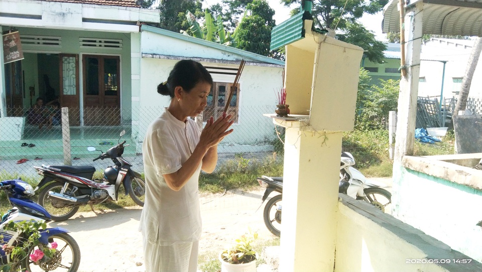 Vụ lật ghe, 5 người mất tích trên sông Thu Bồn: 3 con thơ bơ vơ khi mất cha - 4 Vụ lật ghe, 5 người mất tích trên sông Thu Bồn: 3 con thơ bơ vơ khi mất cha - 4