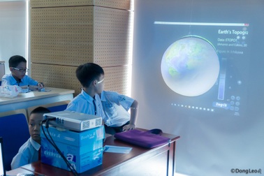 Khơi gợi và khích lệ niềm đam mê nghiên cứu khoa học cho học sinh