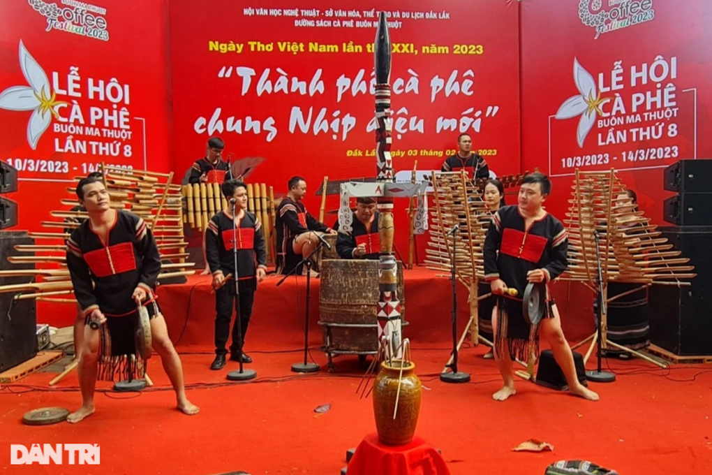 Ngày thơ Việt Nam đậm đà bản sắc các dân tộc tại Đắk Lắk - 1 Ngày thơ Việt Nam đậm đà bản sắc các dân tộc tại Đắk Lắk - 1
