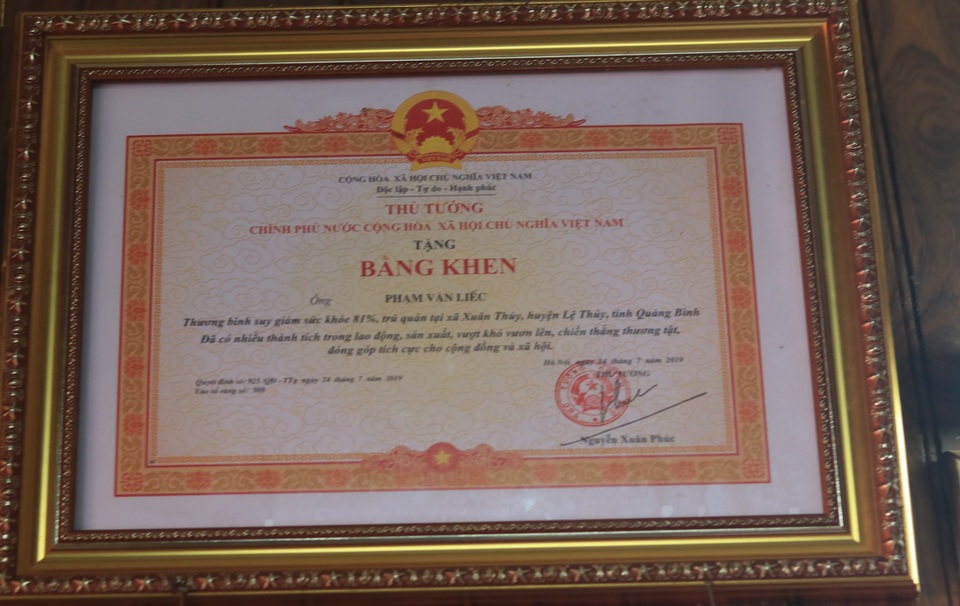 Thương binh hạng 1/4 làm giàu từ nuôi cá, thu lãi 100 triệu đồng/năm - 4 Thương binh hạng 1/4 làm giàu từ nuôi cá, thu lãi 100 triệu đồng/năm - 4