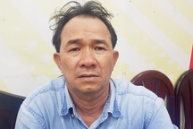 Nữ nhân viên tiệm cắt tóc bị khách dí dao vào bụng để cướp điện thoại