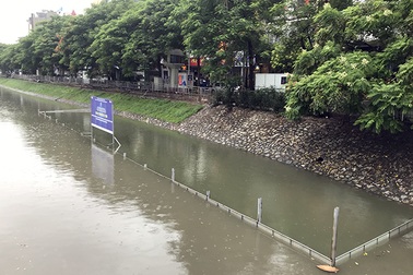 Hà Nội tiếp tục mở cửa xả nước từ hồ Tây ra sông Tô Lịch