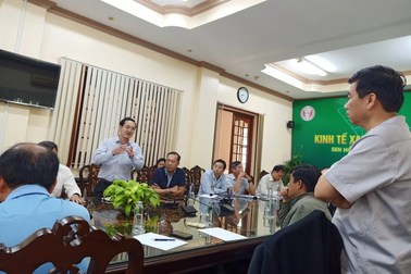 Vì sao 13 ngày vẫn chưa đưa được bé trai lọt sâu trụ bê tông lên mặt đất?