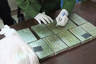 Hà Nội: 10 bánh heroin trên chiếc xe Limousine VIP