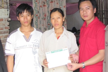 Quà bạn đọc trở lại với chị Nguyễn Thị Hương 