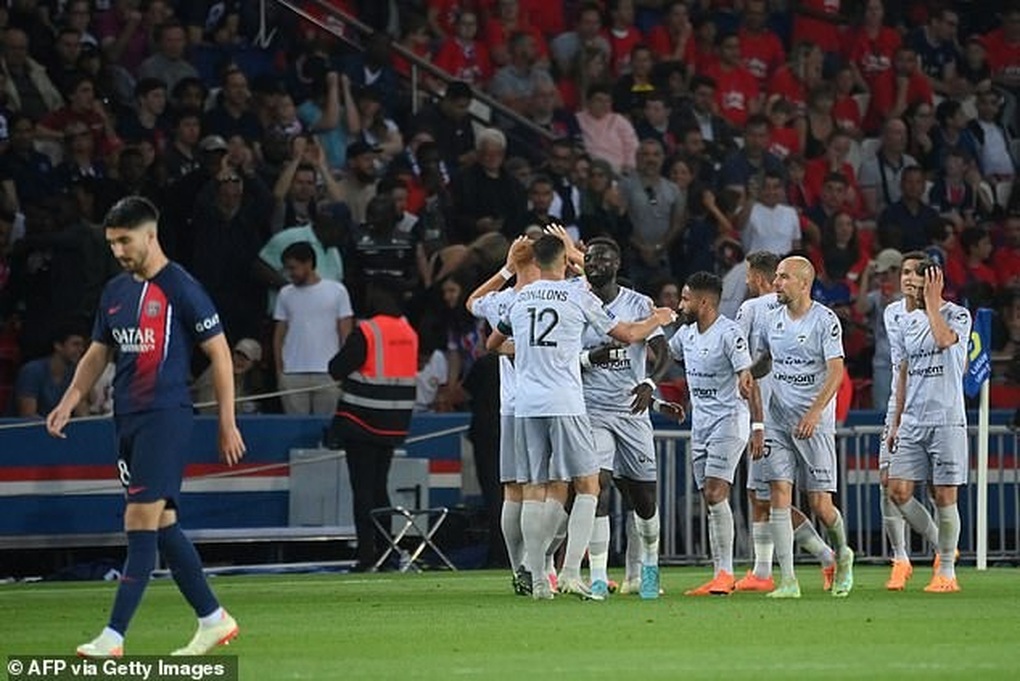 Messi bị cổ động viên la ó trong trận cuối cùng khoác áo PSG - 2 Messi bị cổ động viên la ó trong trận cuối cùng khoác áo PSG - 2