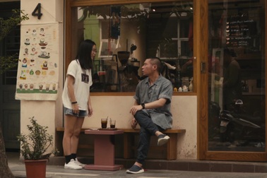 Xúc động hình ảnh NSND Công Lý vượt qua đột quỵ qua phim của con gái