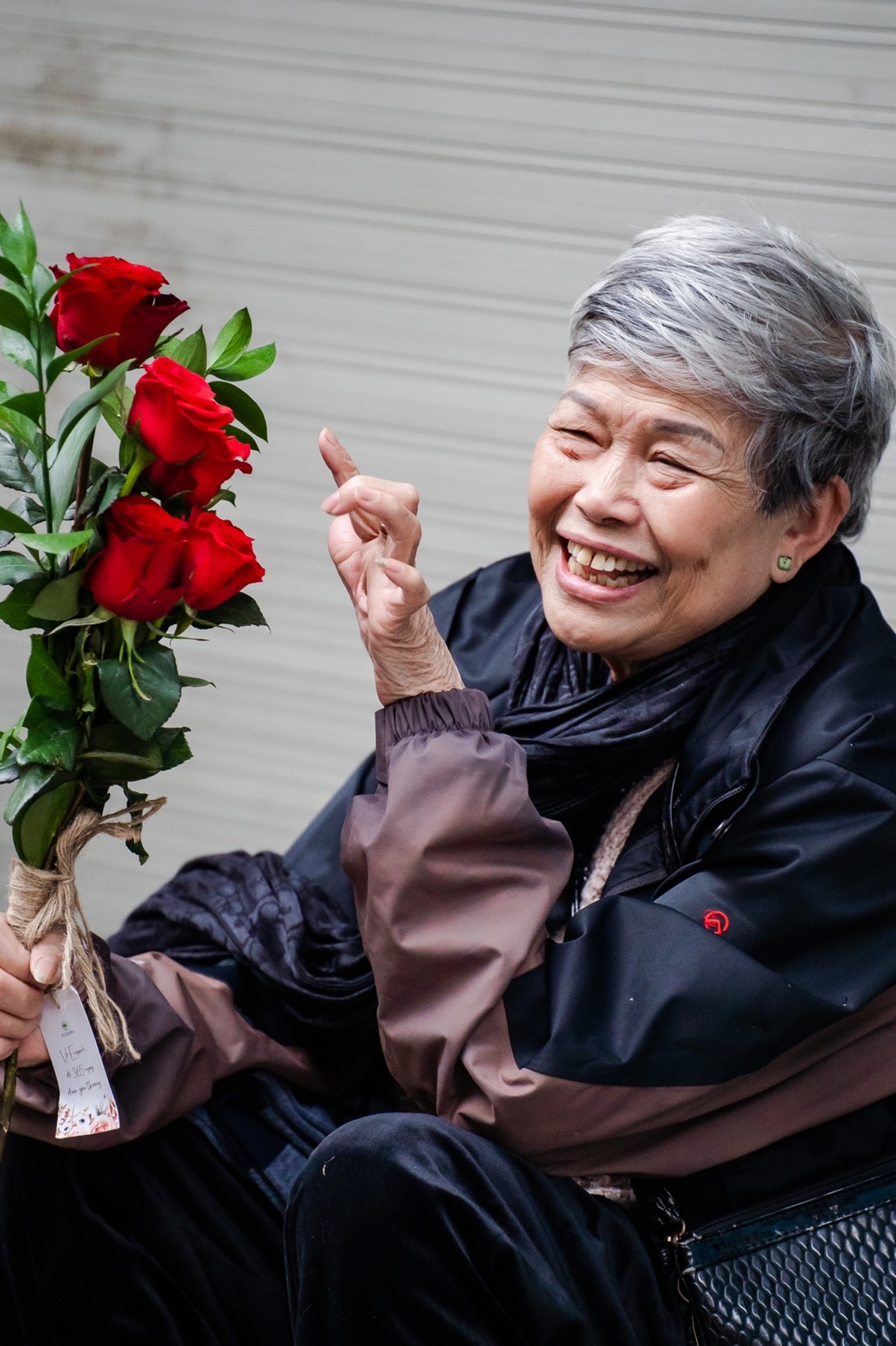 Valentine 2022: Ấn tượng màn tỏ tình với 99.999 bông hồng ở Hà Nội - 15 Valentine 2022: Ấn tượng màn tỏ tình với 99.999 bông hồng ở Hà Nội - 15