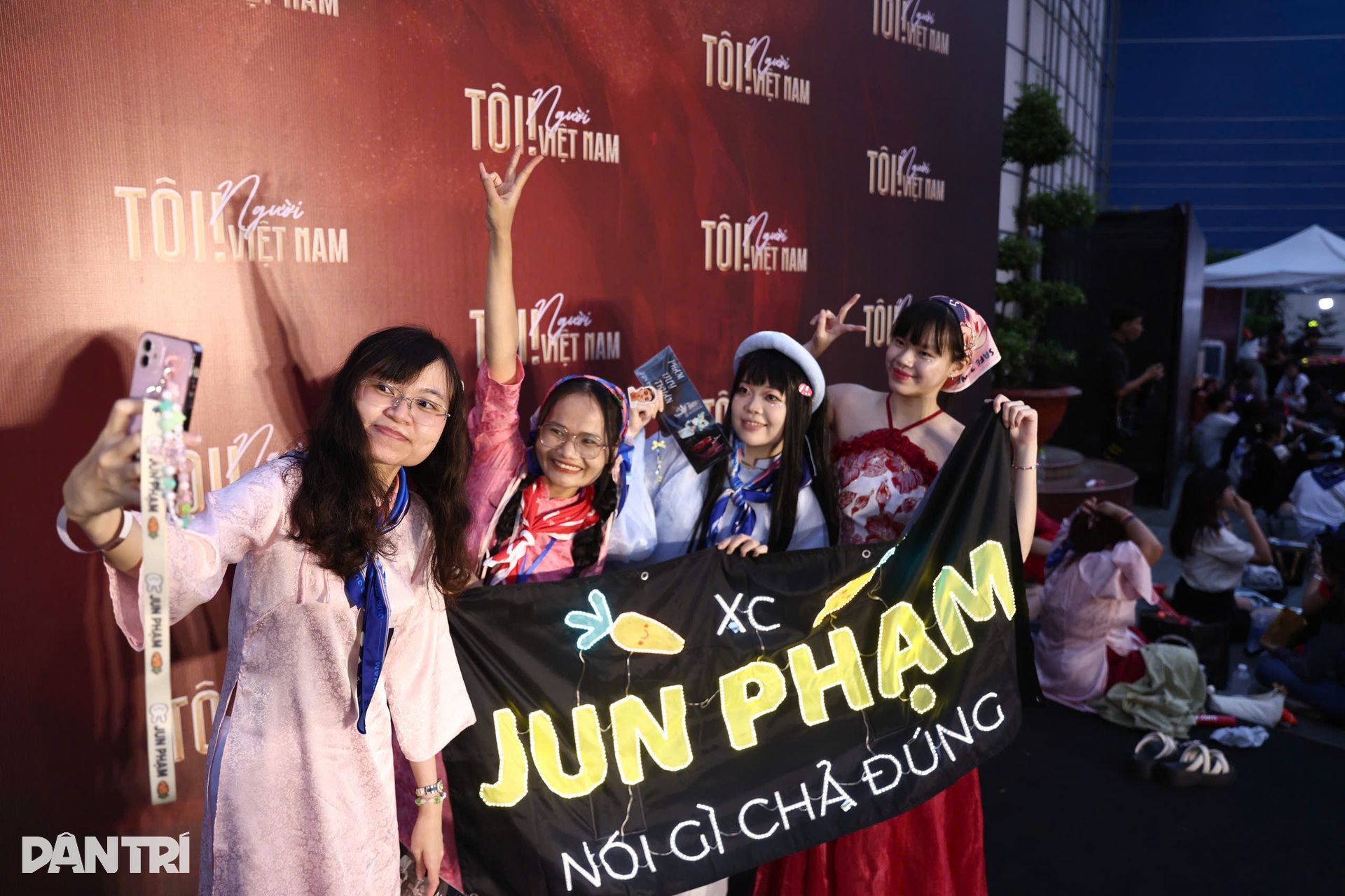 Hẹn nhau mặc áo dài, lan tỏa tinh thần dân tộc tại Tôi! Người Việt Nam - 9 Hẹn nhau mặc áo dài, lan tỏa tinh thần dân tộc tại Tôi! Người Việt Nam - 9