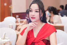 "Vàng Anh" Minh Hương đẹp rạng rỡ ở tuổi 39
