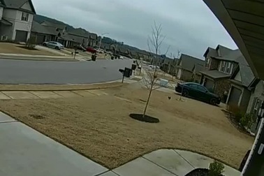 Trực thăng quân sự Mỹ cháy ngùn ngụt khi lao xuống cao tốc