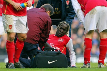 Sagna chấn thương, hàng thủ Arsenal “thủng” nghiêm trọng