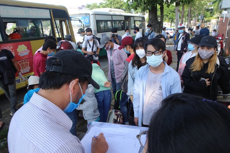 Thành Đoàn Đà Nẵng tặng sinh viên 300 vé xe về quê dịp Tết Nguyên đán - 1 Thành Đoàn Đà Nẵng tặng sinh viên 300 vé xe về quê dịp Tết Nguyên đán - 1