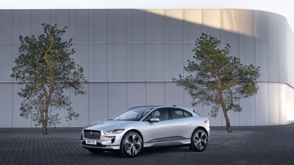 Jaguar I-Pace thông minh hơn, sạc điện nhanh hơn - 3 Jaguar I-Pace thông minh hơn, sạc điện nhanh hơn - 3