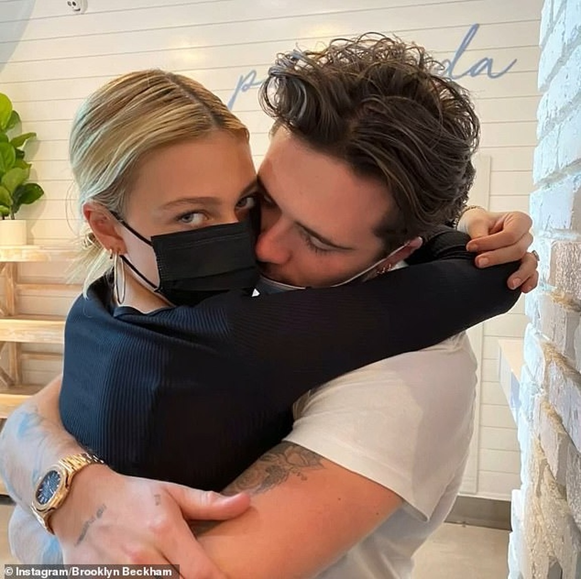 Brooklyn Beckham và con gái tỷ phú Mỹ liên tục tung ảnh tình cảm - 7 Brooklyn Beckham và con gái tỷ phú Mỹ liên tục tung ảnh tình cảm - 7