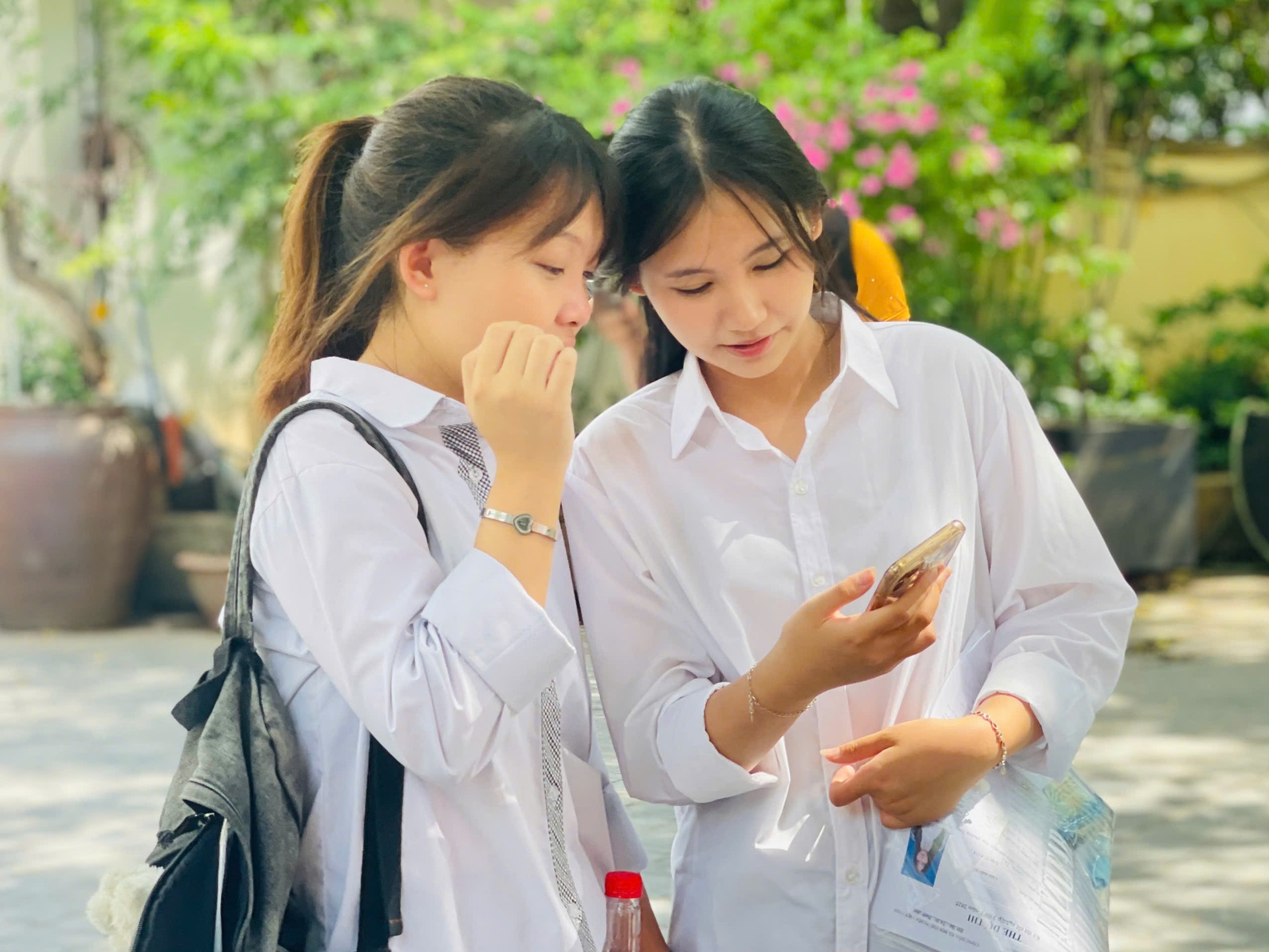 Hơn 1,1 triệu thí sinh bước vào thi tốt nghiệp THPT 2025 với môn ngữ văn - 5 Hơn 1,1 triệu thí sinh bước vào thi tốt nghiệp THPT 2025 với môn ngữ văn - 5