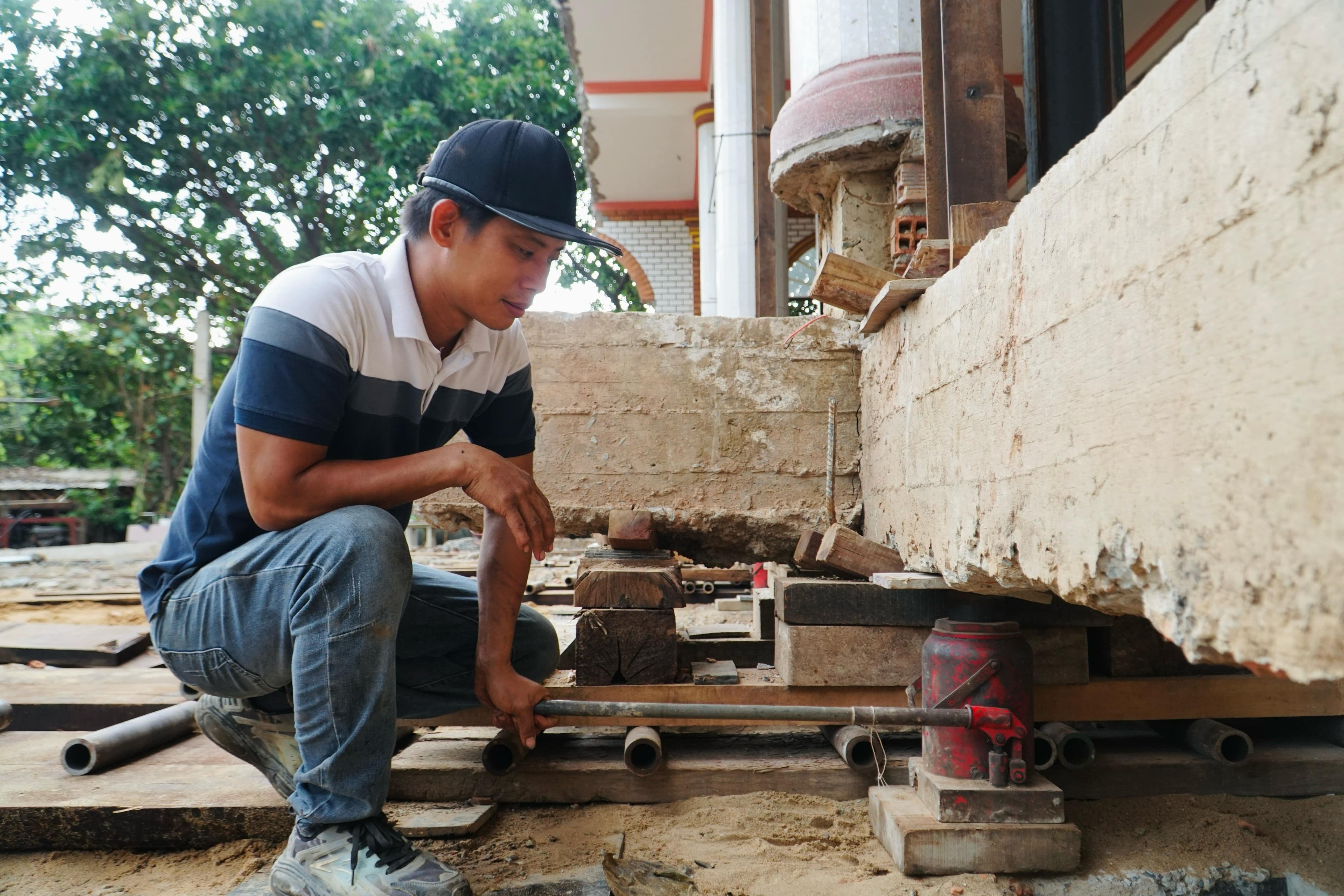 “Thần đèn” 8X và hậu trường những phi vụ nâng nhà bạc tỷ, di dời chục mét - 1 “Thần đèn” 8X và hậu trường những phi vụ nâng nhà bạc tỷ, di dời chục mét - 1