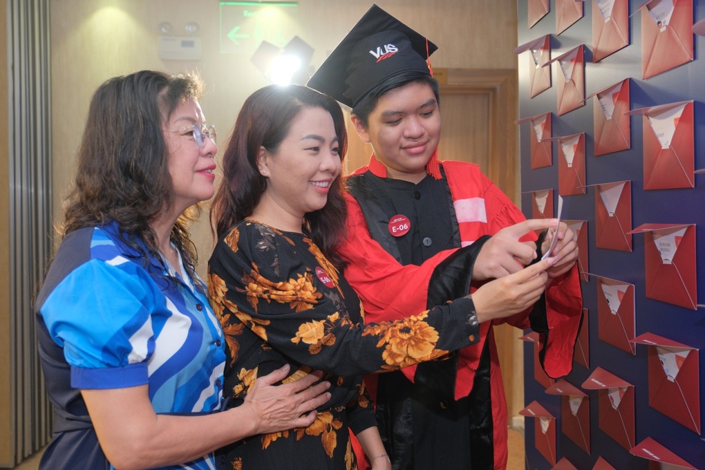 VUS trao chứng chỉ Cambridge và IELTS tháng 6 cho 1.710 học viên - 3 VUS trao chứng chỉ Cambridge và IELTS tháng 6 cho 1.710 học viên - 3