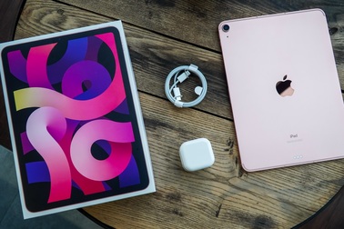 Trải nghiệm iPad Air 4: thiết kế đẹp, hiệu năng tốt, Touch ID khó dùng