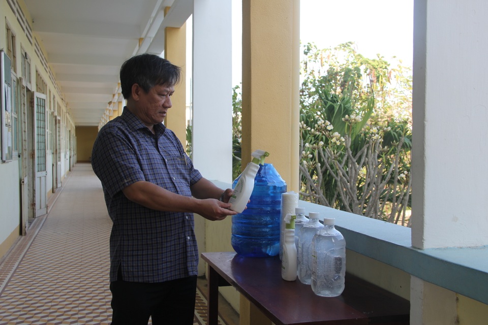 Phú Yên: Các trường THPT vệ sinh, sát khuẩn… đón học sinh trở lại ngày 2/3 - 2 Phú Yên: Các trường THPT vệ sinh, sát khuẩn… đón học sinh trở lại ngày 2/3 - 2