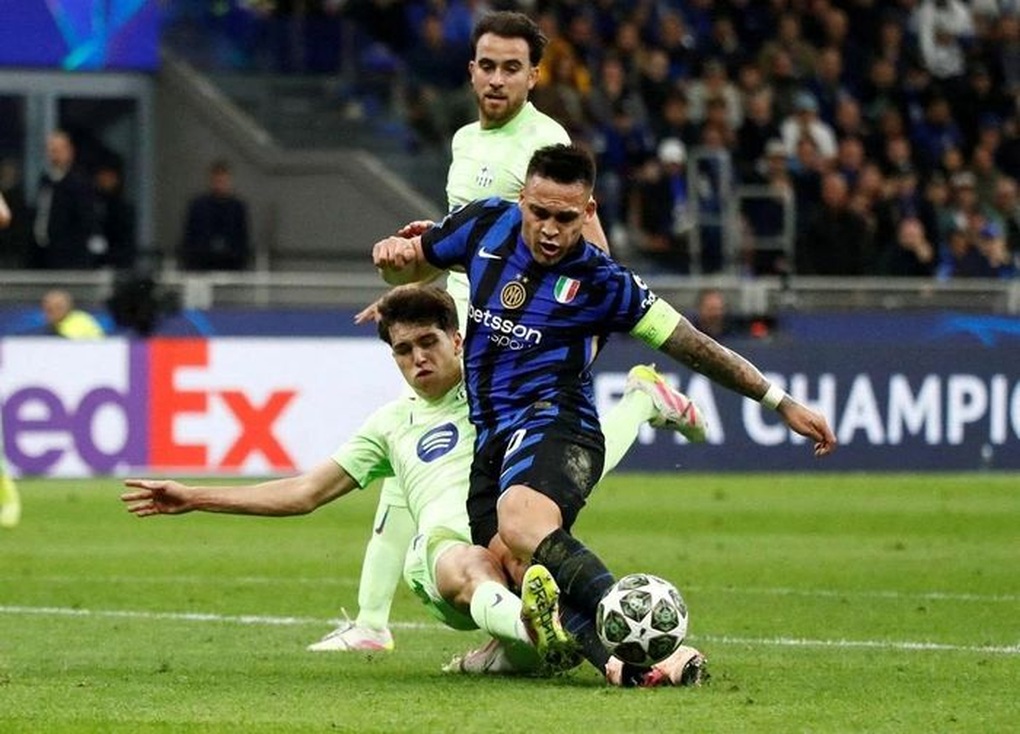 Nhiều tình huống tranh cãi ở trận thua cay đắng của Barcelona trước Inter - 2 Nhiều tình huống tranh cãi ở trận thua cay đắng của Barcelona trước Inter - 2